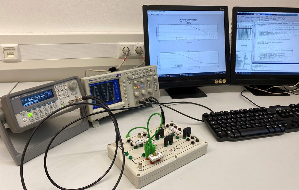 Figure 2. Lab setup with signal generator and oscilloscope. 