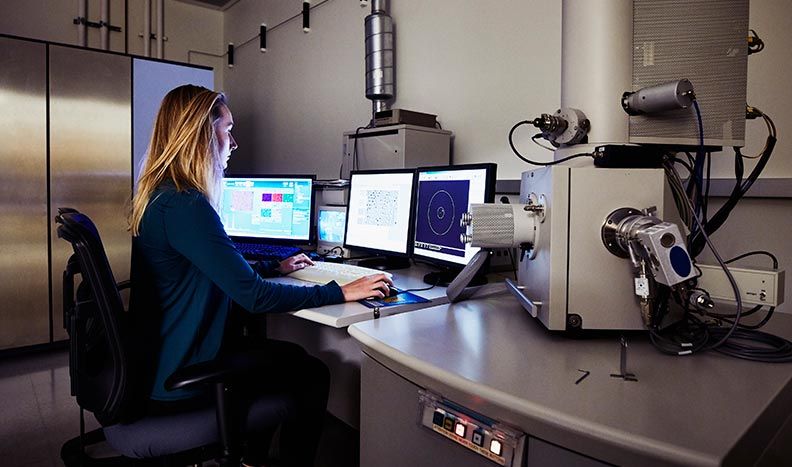 Microscope instrument control